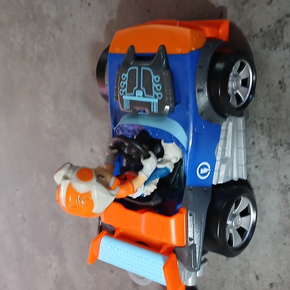 Rusty Rivets and Botasaurus Toy Bundle - Picture 4 of 9